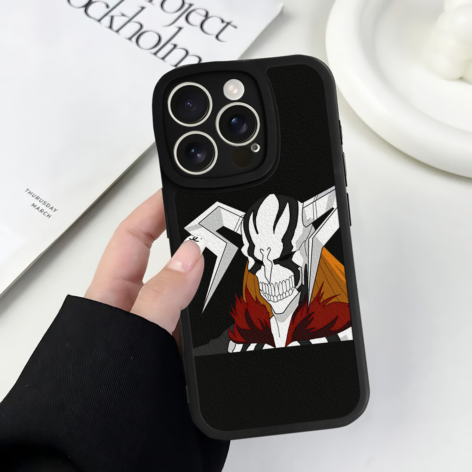 ブリーチ 黒崎一護（くろさき いちご）BLEACH Kurosaki Ichigo 【iPhone 16シリーズ対応】シリコンスマホケース（レザー調） 材質：シリコン